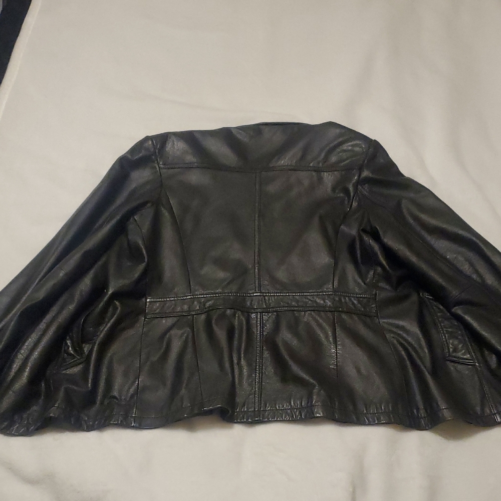 Wilsons Leather Maxima Women's Sleek Black Leather Jacket - Picture 6 of 9